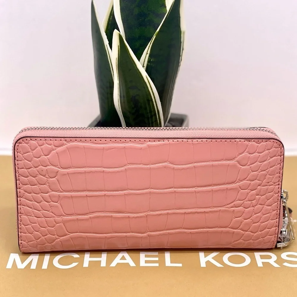 MICHAEL KORS LARGE TRAVEL CONTINENTAL WALLET WRISTLET